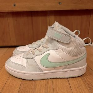Nike sneakers size 1.5 court mid borough